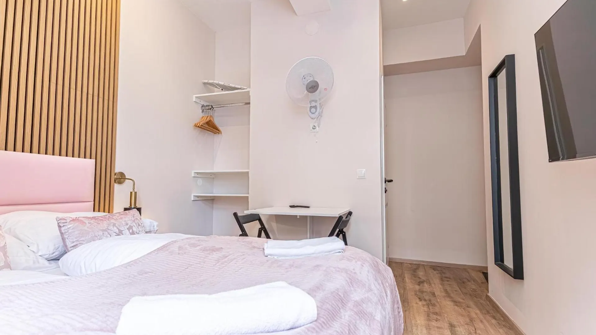 Wiener Stadthalle Boutique Rooms - Ideal For Couples