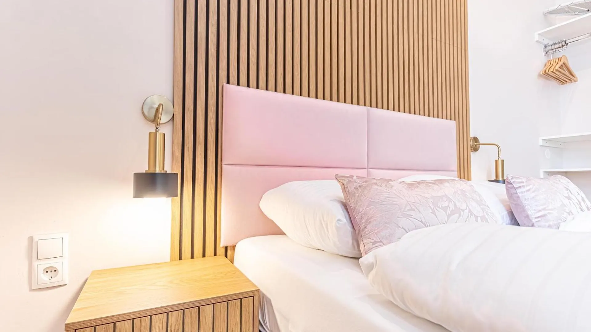 Wiener Stadthalle Boutique Rooms - Ideal For Couples 0*, Vienna