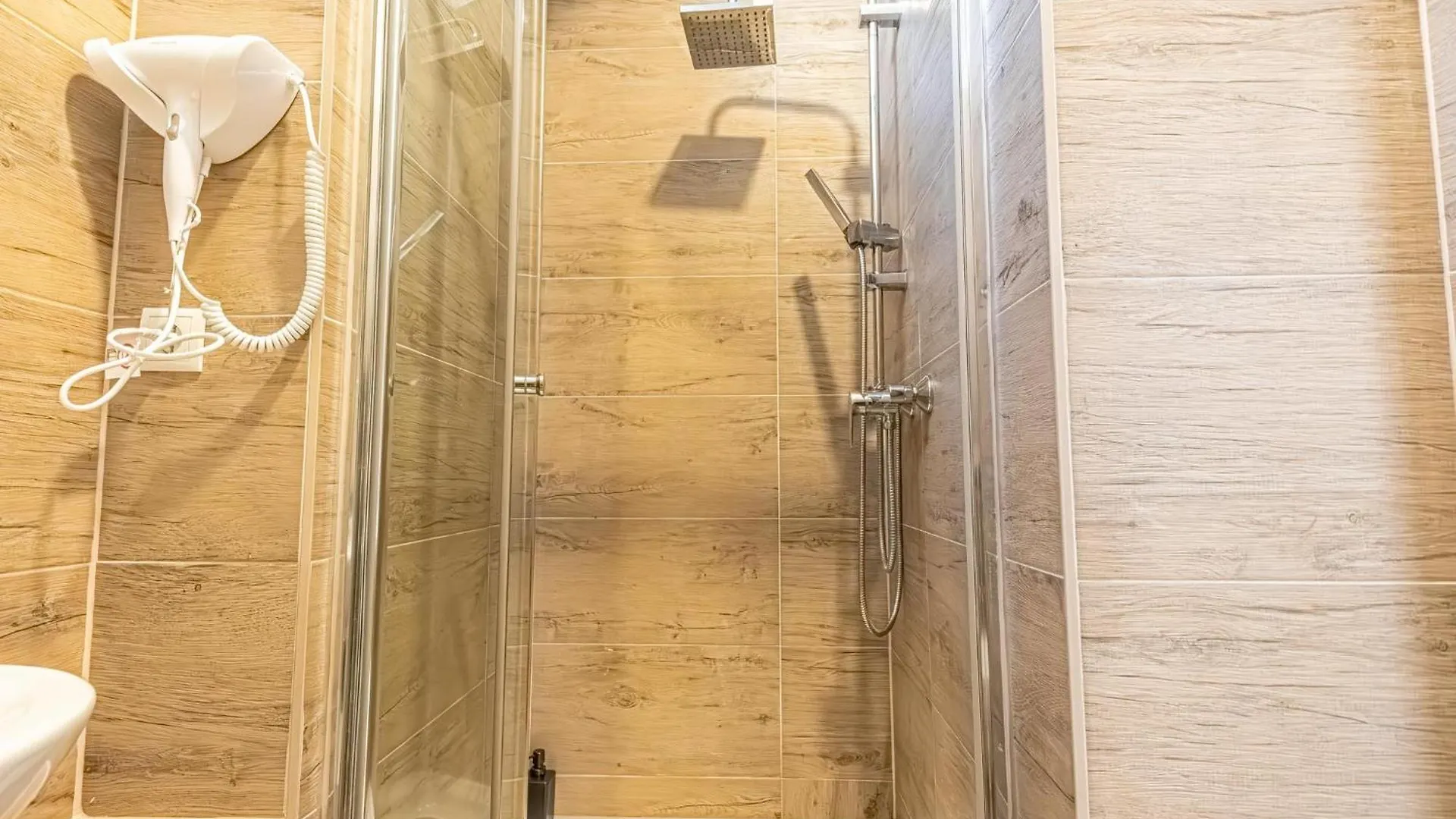 Wiener Stadthalle Boutique Rooms - Ideal For Couples 0*, Vienna